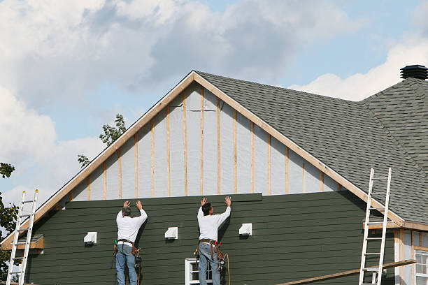 Professional Emergency Siding Repair technician working in Huntsville, TX